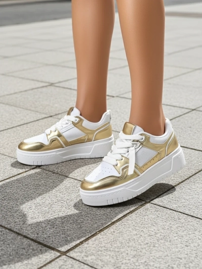 Damskie tenisówki 'Aurelia' złoto-białe na platformie 4 cm - styl i wygoda