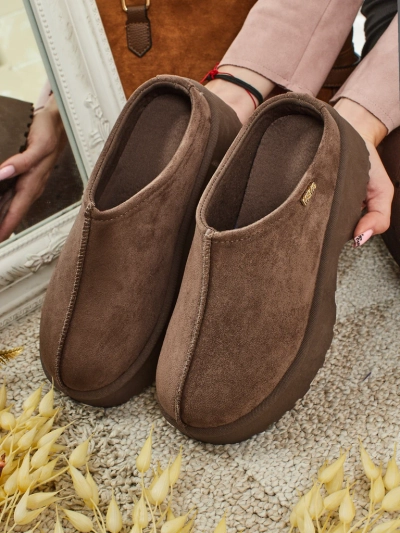 Calindra Women's Short Faux Fur Snow Boots