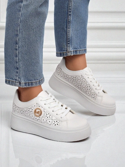 Sneakers-at e femrave Aelia Royalfashion në platformë të bardha të ajrosura ecru
