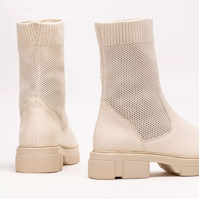 OUTLET Bēši ažūra sieviešu zābaki ar plakaniem papēžiem Roibu - Apavi