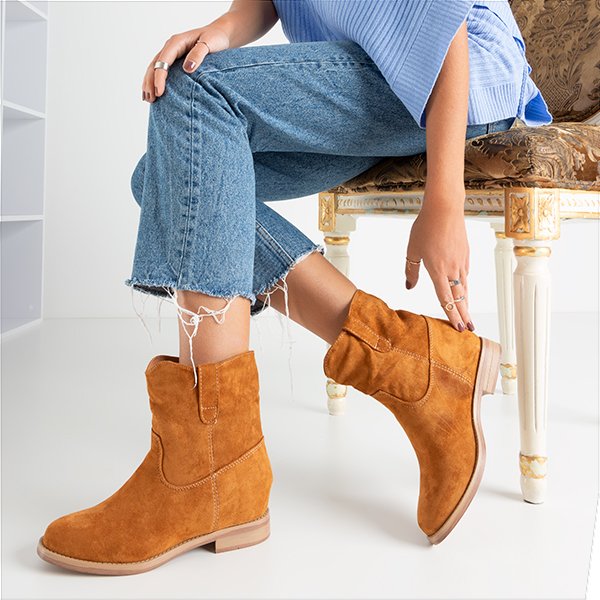 Brūni puszābaki a'la kovboju zābaki uz iekštelpu ķīļa Jelluma - Apavi