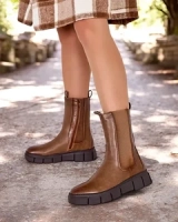 коричневый