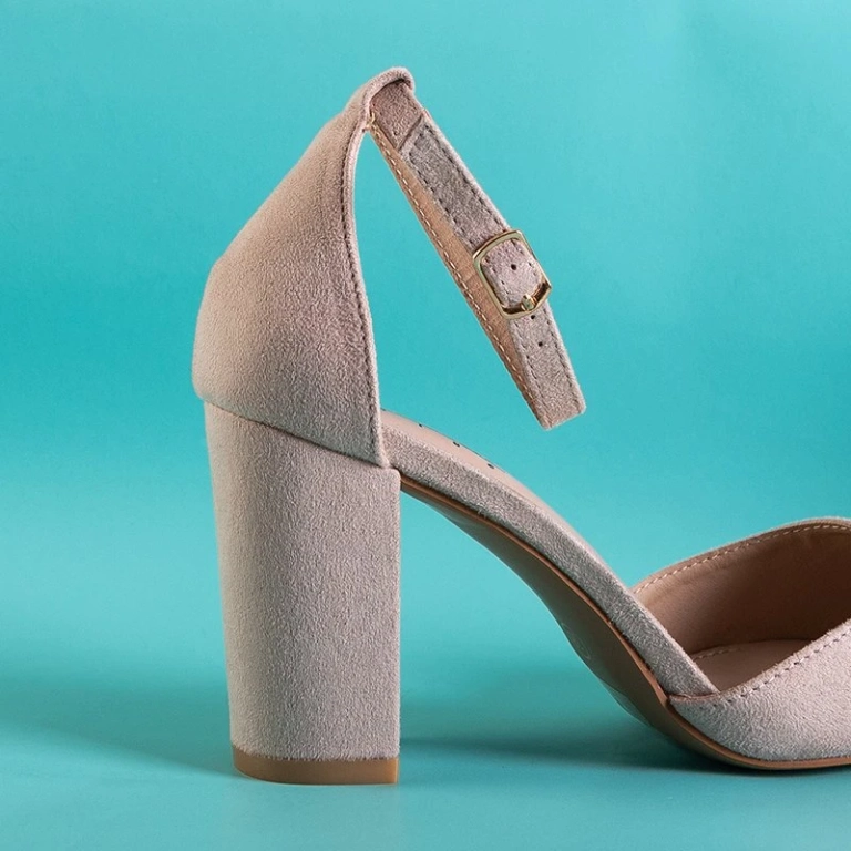 OUTLET Women's beige pumps on a Luxuriance post - Shoes