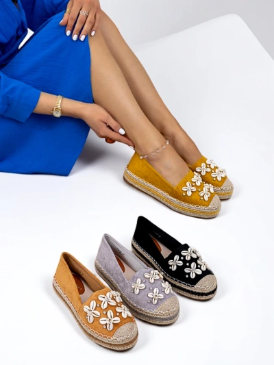 Melnas sieviešu espadrilas uz platformas ar dekorācijām Izira - Apavi