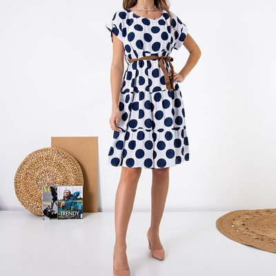 Белое женское платье в горошек