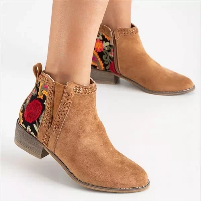 OUTLET Brown women's boots with decorative Hastieli embroidery - Shoes