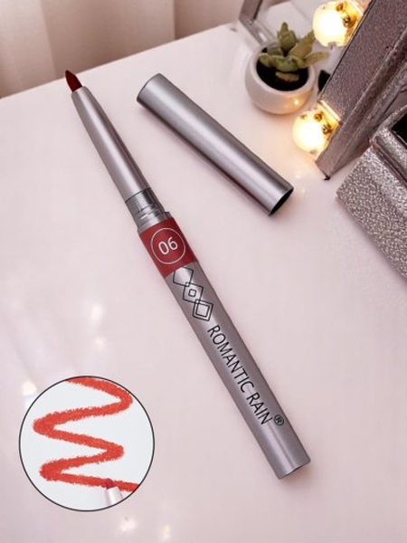 Lip pencil in the color Strawberry Mousse