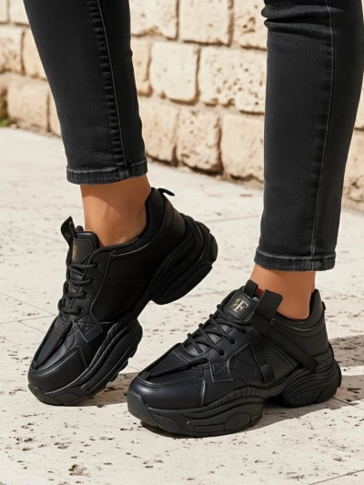Royalfashion Women's sports sneakers on a thicker sole Quensi