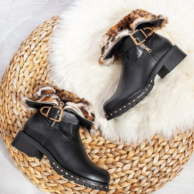 Rahel's black flat-heel boots - Footwear