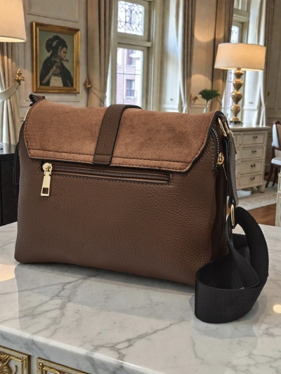 Liklik tas bilong ol meri Erre, ol i wokim long skin bilong diwai