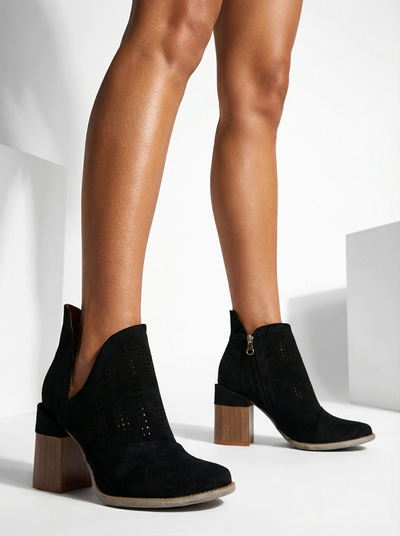 Royalfashion Openwork post boots in black Revivela