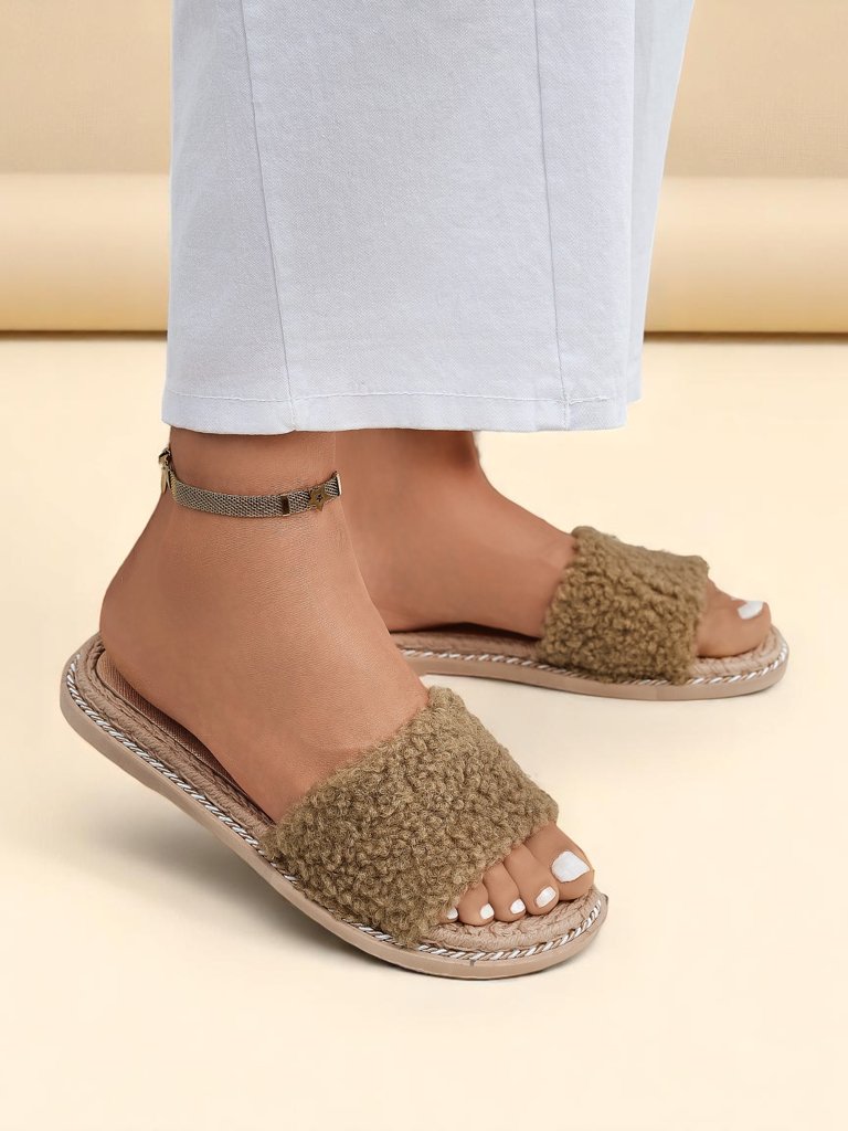 Royalfashion Klapki damskie mit kozuszkiem Cozy Step