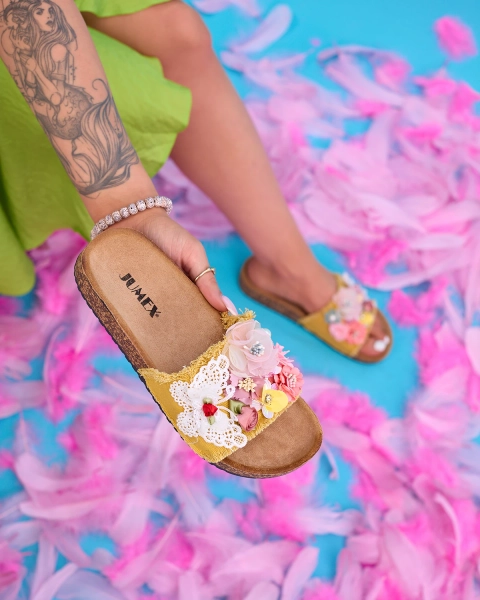 Sieviešu čības ar auduma ziediem Ososi dzeltenā krāsā - Apavi