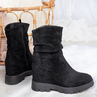 Black boots with a covered wedge Yetna - Footwear