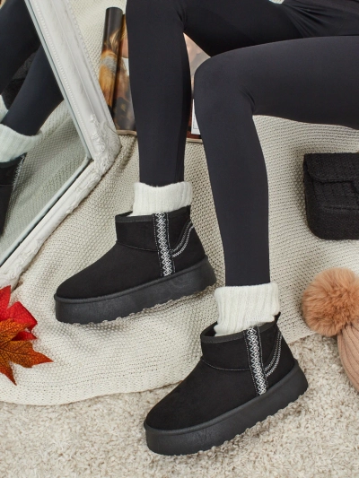 Short women's snow boots a'la Pravel