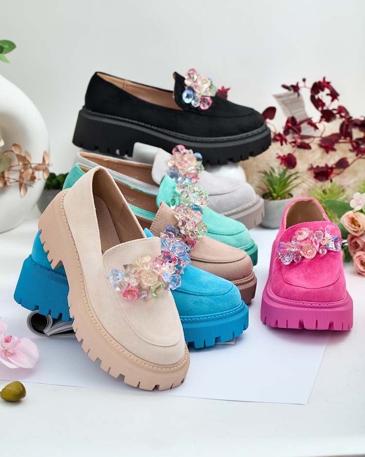 Gaiši pelēki sieviešu mokasīni ar krāsainām pērlītēm Hetika - Apavi