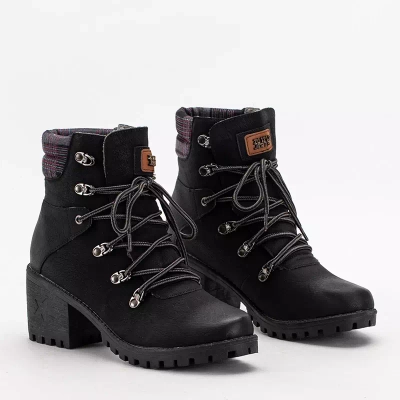 OUTLET Black women's boots on the Royaltan post - Footwear