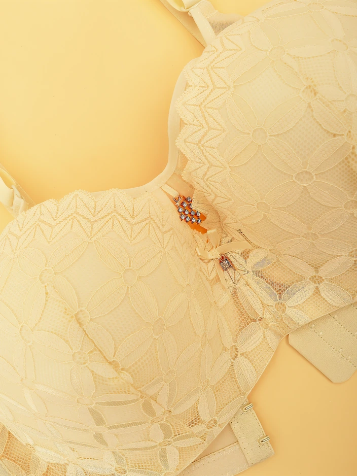 Royalfashion sieviešu polsterēts krūšturis ar mežģīnēm