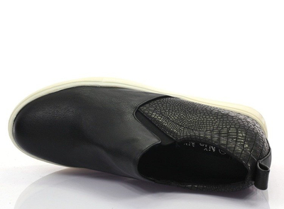 Czarne slip on na koturnie Refferas - Obuwie