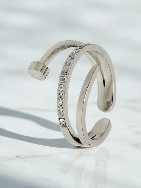 Браслет-обруч Dolce Vita с декоративными шармами