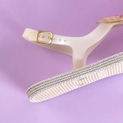 OUTLET Женские белые сандалии a'la вьетнамки с цветком Порто - Обувь