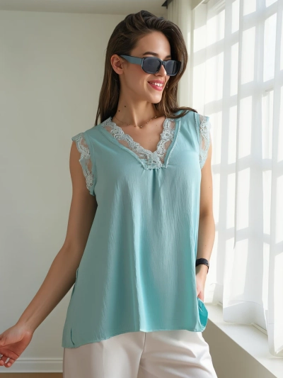 Royalfashion Women's sleeveless blouse with lace