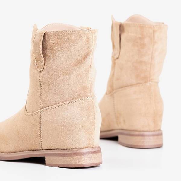 OUTLET Beige boots a'la cowboy boots on an indoor wedge Jelluma - Footwear