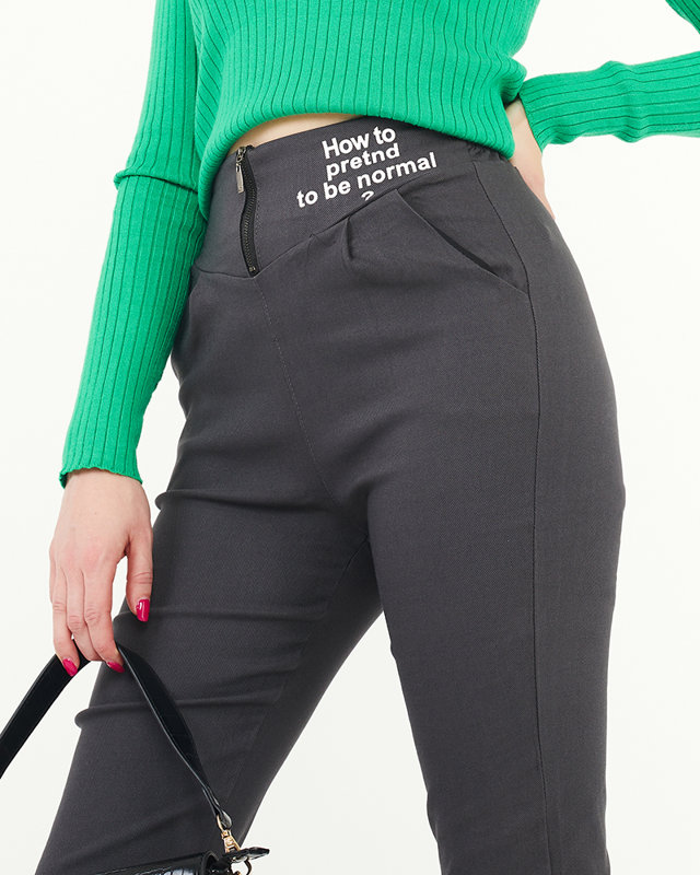 Tumši pelēki sieviešu auduma treggingi ar dekoratīviem uzrakstiem - Apģērbs