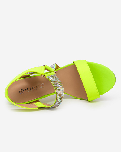 Neon yellow women's sandals on the Xiobi post. Footwear