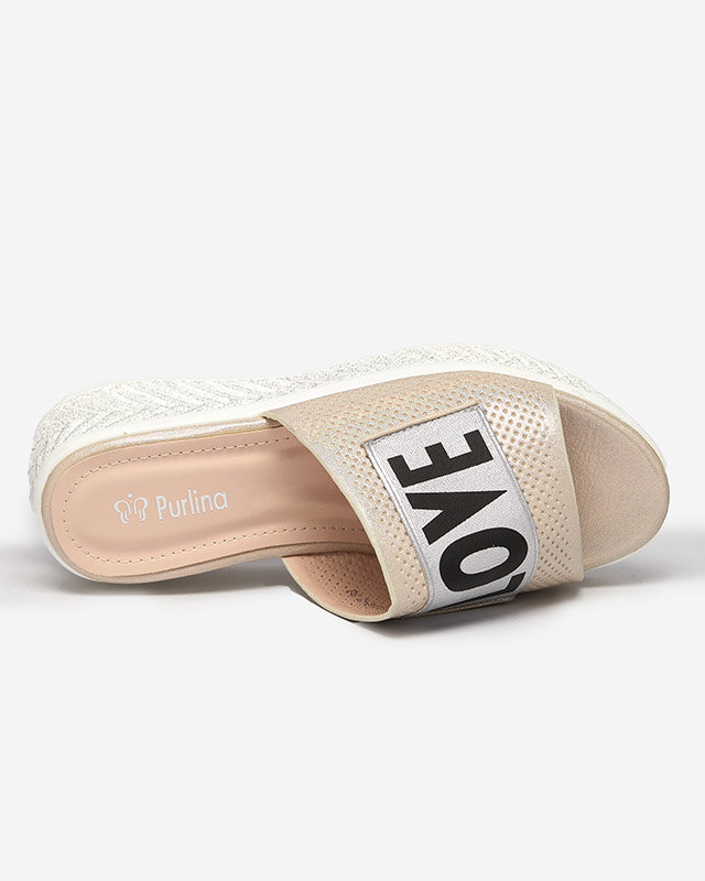 Sieviešu smilškrāsas spīdīgas čības ar uzrakstu Sosha- Footwear