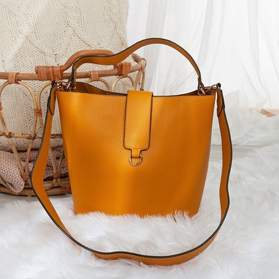 Musztardowa torebka na ramię z eko - skóry - Torebki