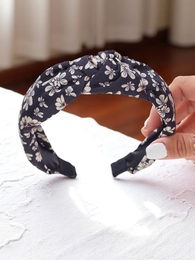 Royalfashion Hairband with braided floral pattern Florinda