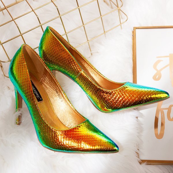 Holograficzne złote szpilki a'la skóra węża Las Vegas - Obuwie