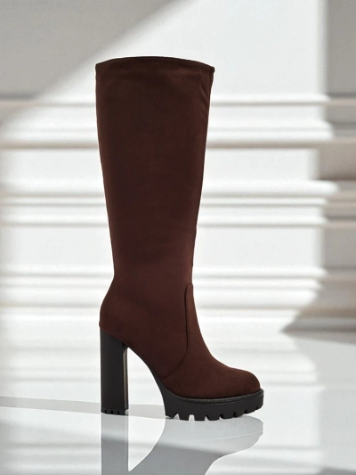 Džeimz bikses līdzi kneijem iz feika džamša līdzi blokam GaleNest