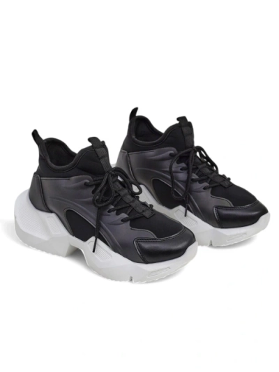 Royalfashion Women's sporty sneakers on a thicker sole Vivers