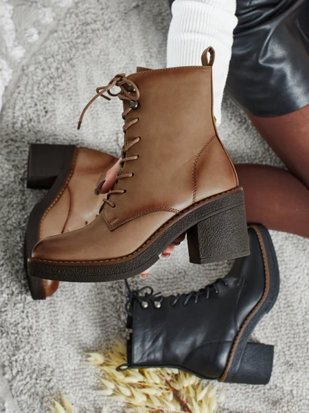 Virinaj botoj el eko-ledo kun dika kalkano Zeltra