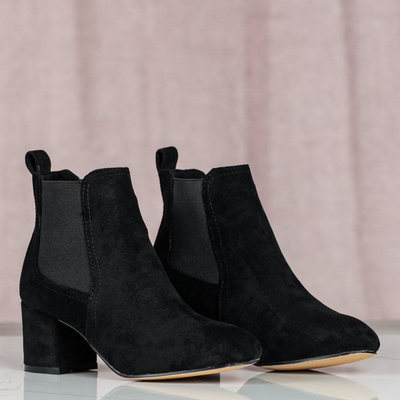 Black boots on a higher post Anabella - Footwear