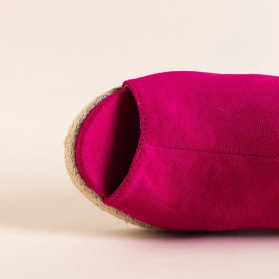 Женские босоножки на танкетке OUTLET Fuchsia Clowse - Обувь