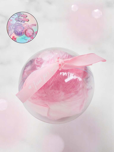 A fluffy, ball-shaped highlighter