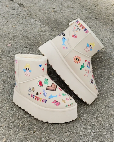 Royalfashion Short women's snow boots with Hanaga stickers