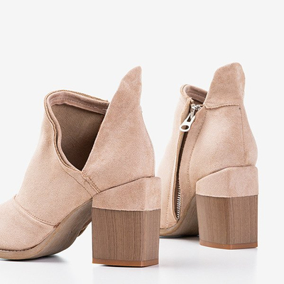 Beige women's boots on a post with cutouts Cintura - Footwear