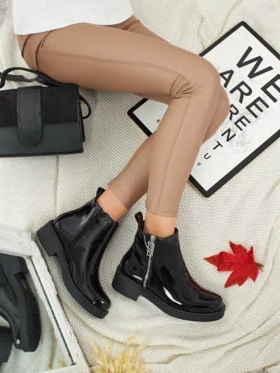 Лакированные женские ботинки из экокожи Calvera