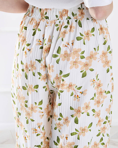 Женские белые брюки из ткани с цветочным рисунком - Одежда