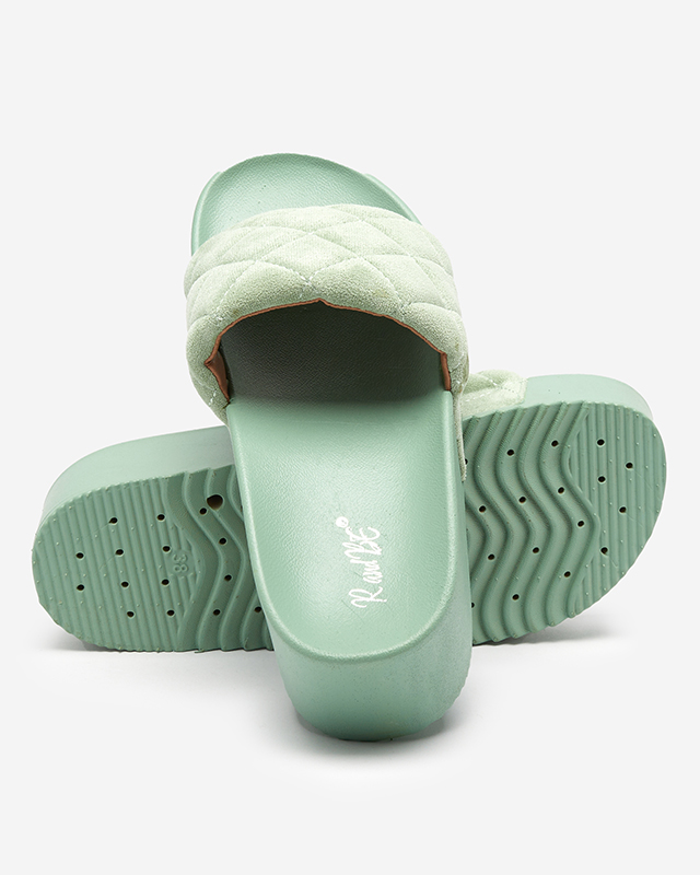 Зеленые стеганные шлепанцы на платформе Koriner