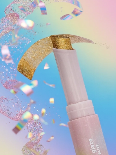 Glitter lipstick in the shade Golden Girl