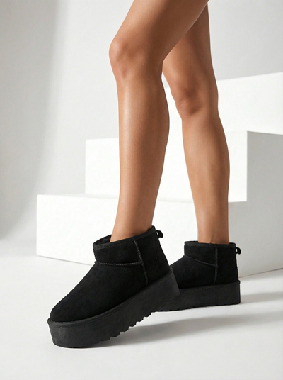 Royalfashion Women's platform a'la snow boots in black Dagodo