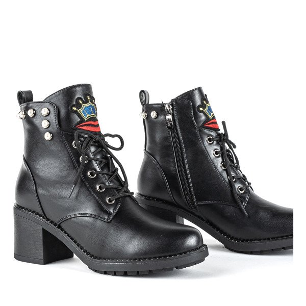 Black boots on a higher post with Nevadinas patches - Footwear 1