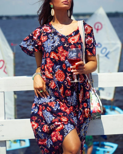 Royalfashion Tumši zila sieviešu kleita ar krāsainu ziedu rakstu