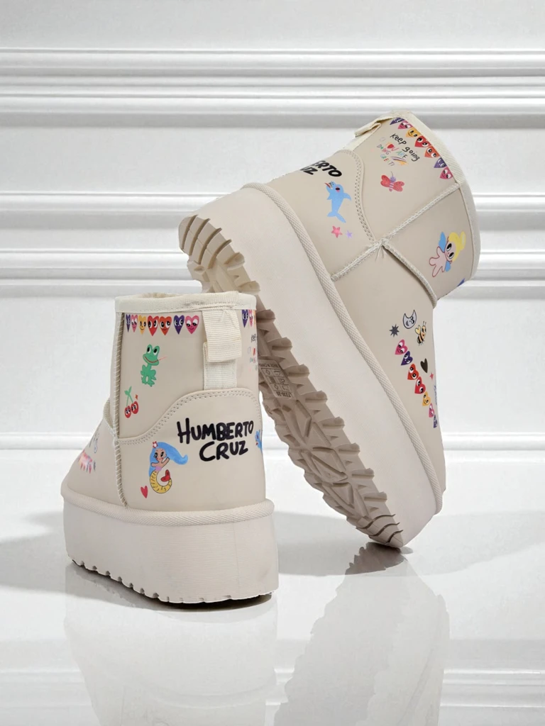 Lemuria Boots - Cream Doodle Snow Boots on a Thick Sole Furrini