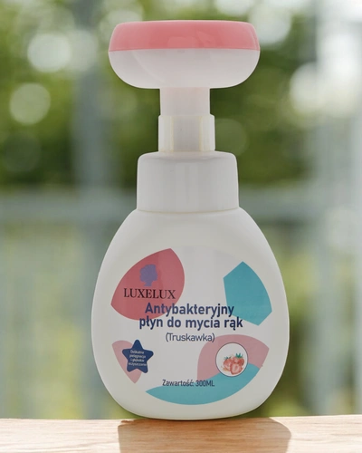 Luxelux Antibakteriāla roku mazgāšana ar zemeņu aromātu 300 ml